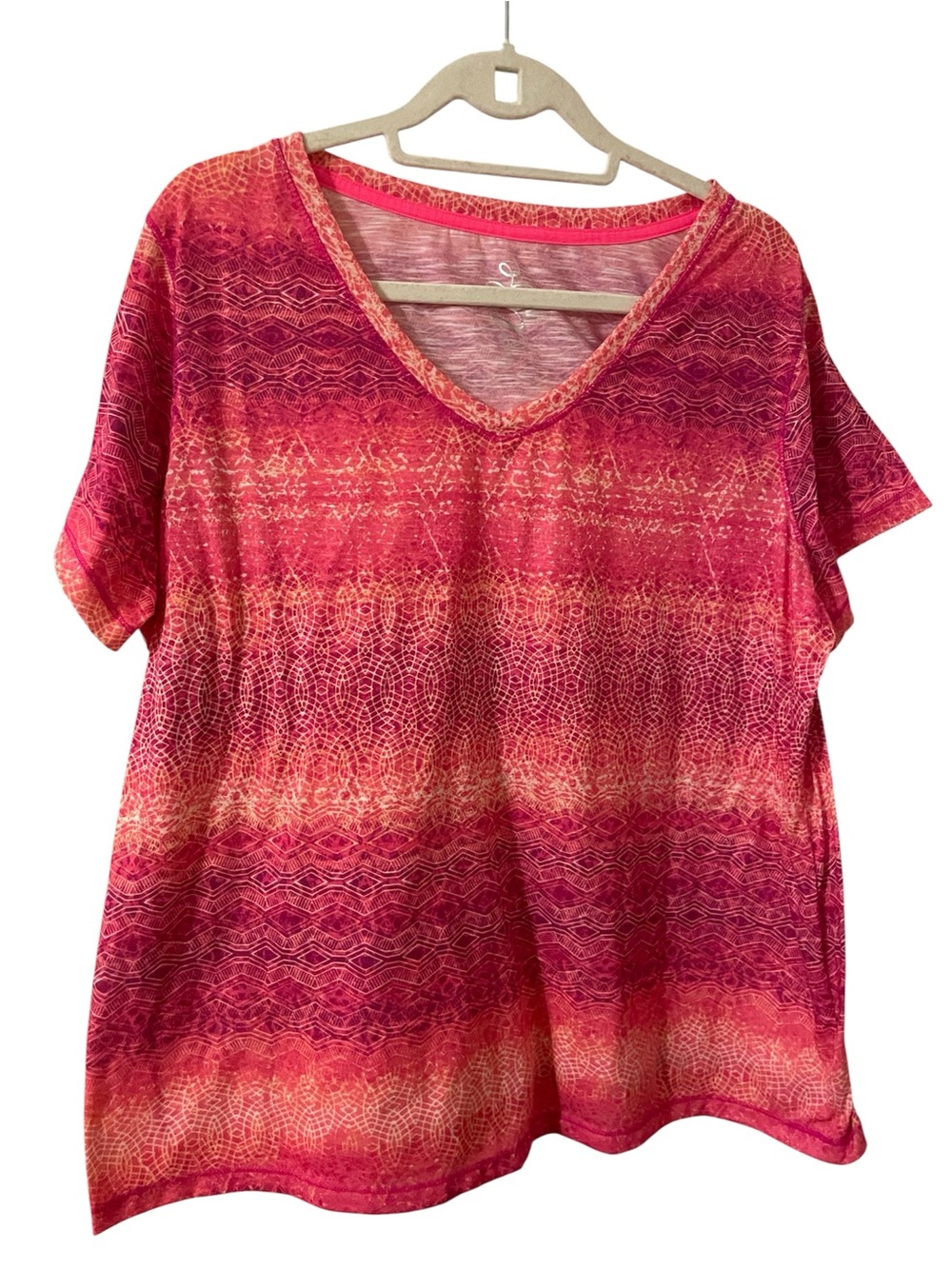 Women's Pink Patterned V-Neck Top. 1X NWOT!